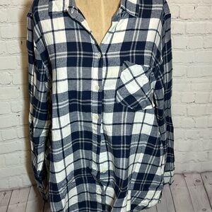 Old Navy Navy and Cream Checkered Plaid Shirt XL The classic shirt